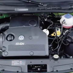 Silnik Volkswagen Bora SDI w komorze silnika.