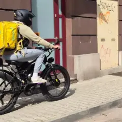 Czy motorowerem można jeździć po ścieżce rowerowej? Oto prawda!