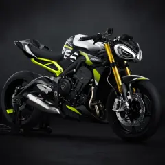 Nowy Triumph Street Triple w sportowej odsłonie, z neonowymi akcentami i złotym zawieszeniem, gotowy na podbój ulic.