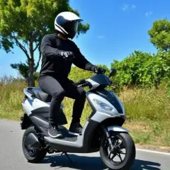 Czy skuter to motorower? Odkryj kluczowe różnice i fakty