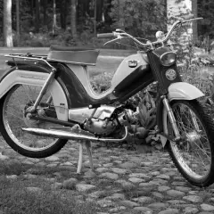 Jak wygląda motorower? Odkryj różnice między modelami i ich cechy