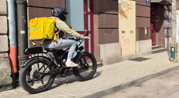 Czy motorowerem można jeździć po ścieżce rowerowej? Oto prawda!