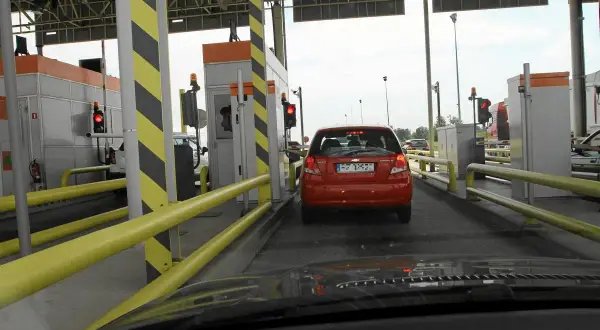 Jak płacić na bramkach autostradowych i uniknąć problemów – poradnik