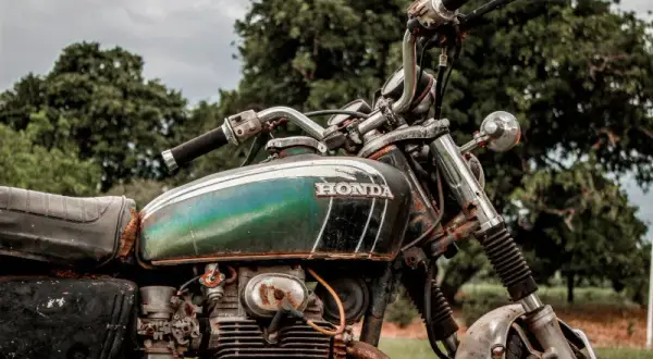 Czy można zarejestrować motorower bez dokumentów? Sprawdź ryzyka i wyjątki