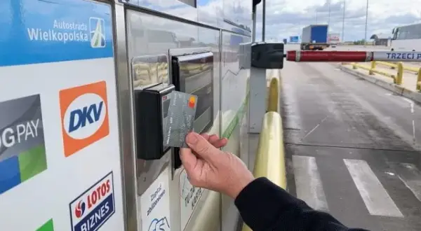 Czy można płacić kartą na autostradzie A2? Sprawdź, co musisz wiedzieć