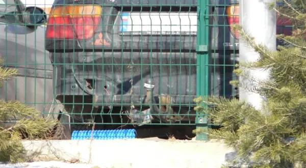Czy można jeździć bez zderzaka? Sprawdź konsekwencje i przepisy