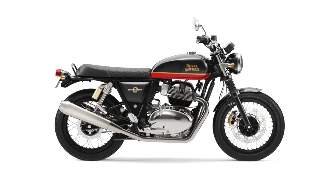 Czarny motocykl Royal Enfield Interceptor 650 z czerwono-złotymi pasami na baku. Klasyczny styl i moc.