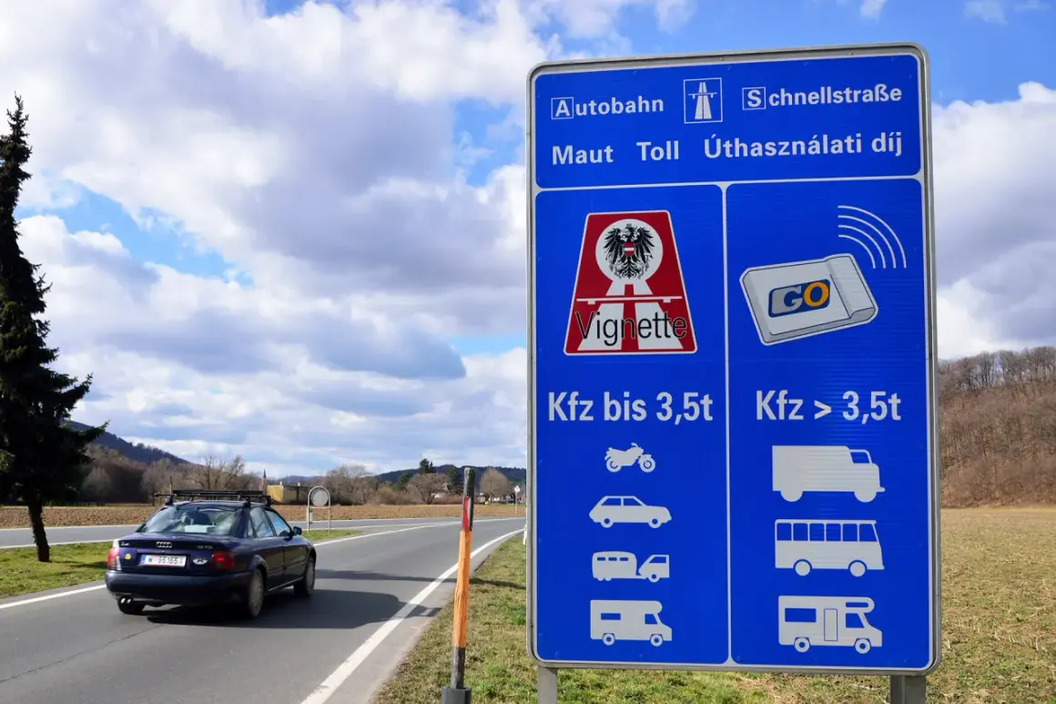 Znak informuje o opłatach drogowych w Austrii. Sprawdź e-winieta Austria cena dla pojazdów do i powyżej 3,5t.