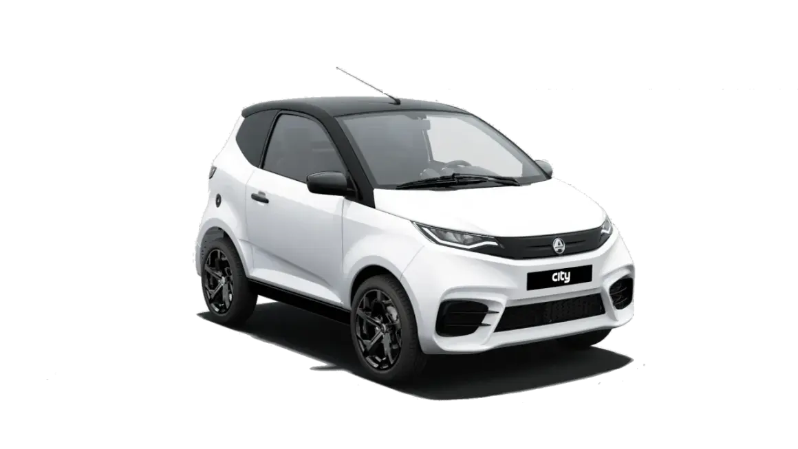 Białe Aixam auto z czarnym dachem i felgami, idealne do miejskich podróży.