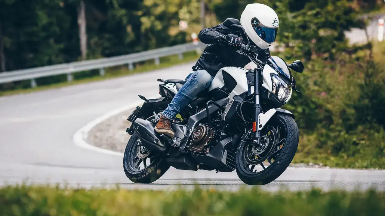Bajaj Dominar 400 - czy to motocykl na długie trasy?