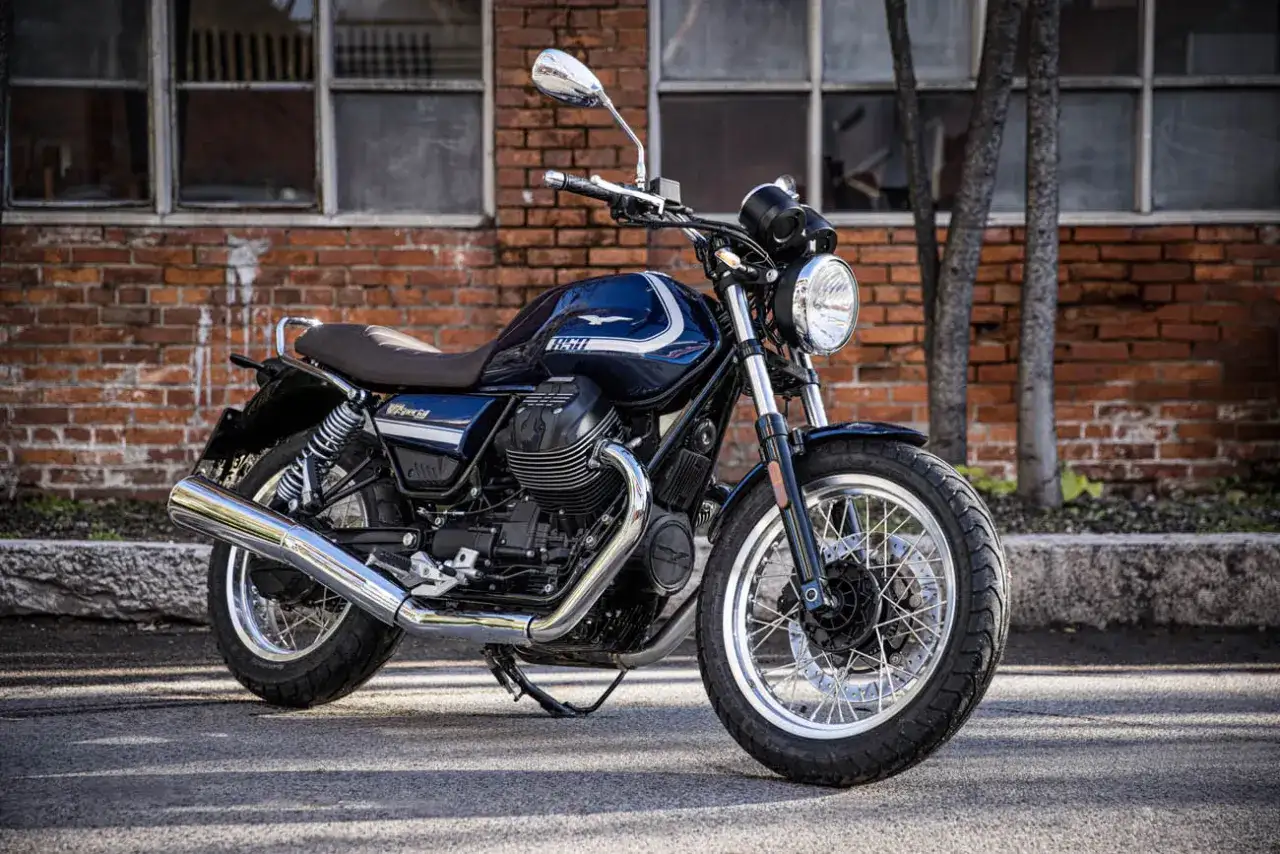 Moto Guzzi V7 - którą wersję wybrać i dlaczego?