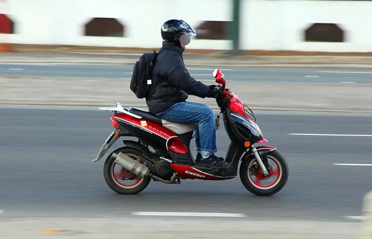 Zdjęcie Jakie elementy sprawdzają podczas przeglądu motoroweru? Ważne informacje