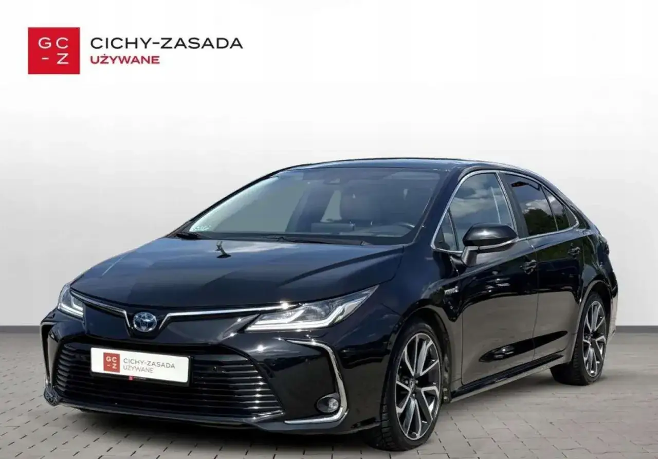 Czarna Toyota Corolla z 2005 roku, lśniąca i gotowa do jazdy.