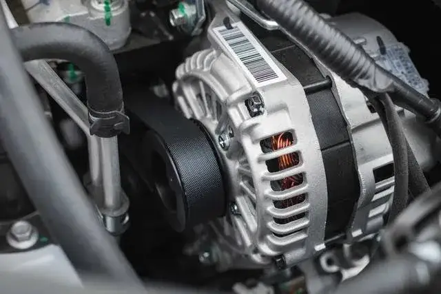 Zdjęcie Kiedy alternator ładuje? Odkryj, dlaczego to takie ważne dla auta