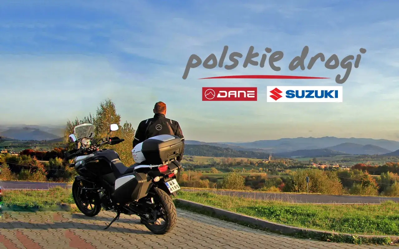 Motocyklista z prawem jazdy kategorii A2 podziwia polskie drogi i krajobraz. Suzuki V-Strom gotowy na przygodę.
