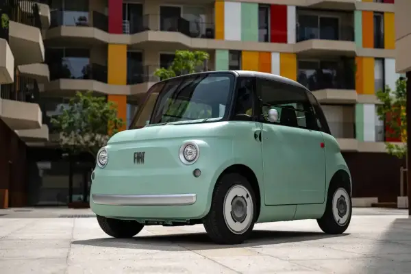 Miętowy Fiat Topolino, idealny do miasta. Sprawdź jego atrakcyjną fiat topolino cena!
